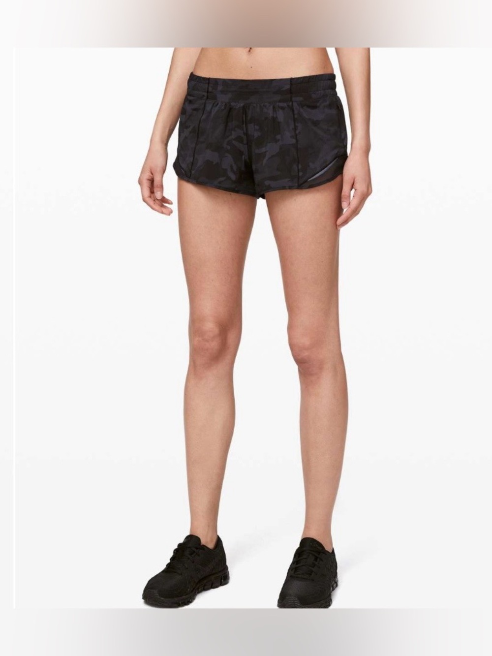 Lululemon Hotty Hot Short II Women’s Black Camo Athletic Shorts 2.5” Size 8